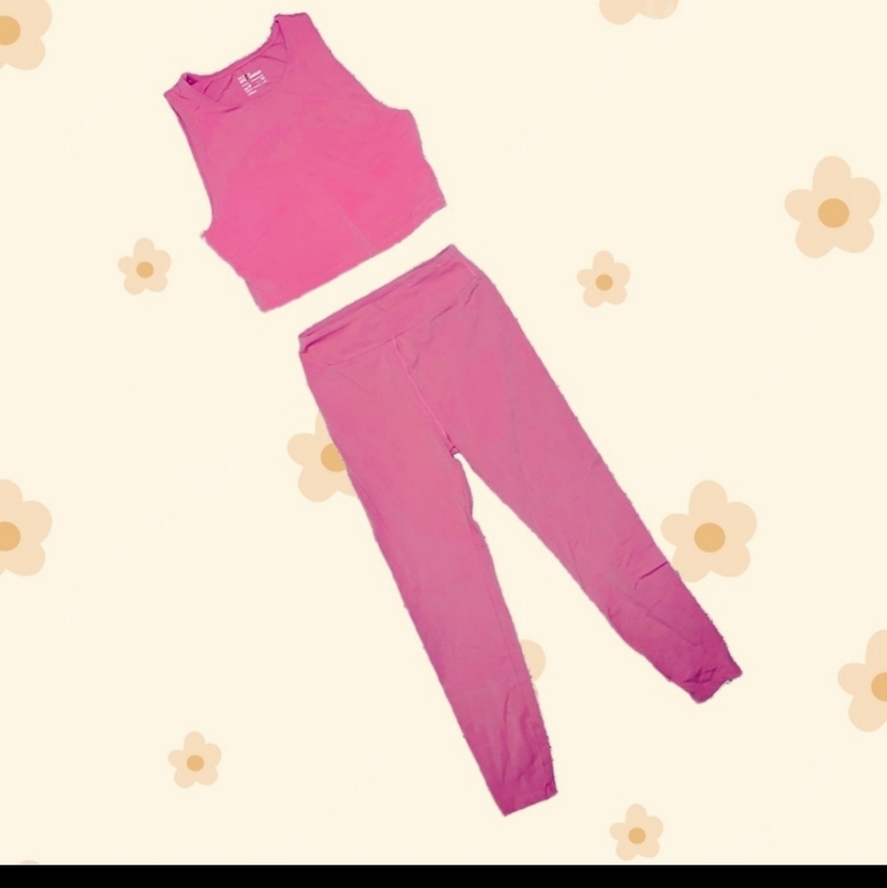 lefties 2-piece Women’s Workout Set Crop Tank Size M & 7/8 Legging Size S